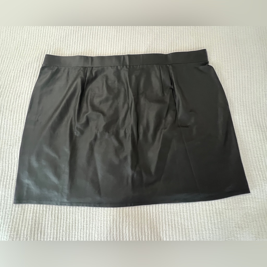 Torrid Black Faux Leather Coated High Waisted Mini Ponte Mini Skirt Size 6x Nwt
